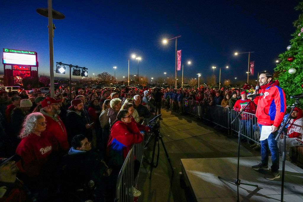 Phillies Holiday Sale & Tree Lighting Philadelphia Phillies