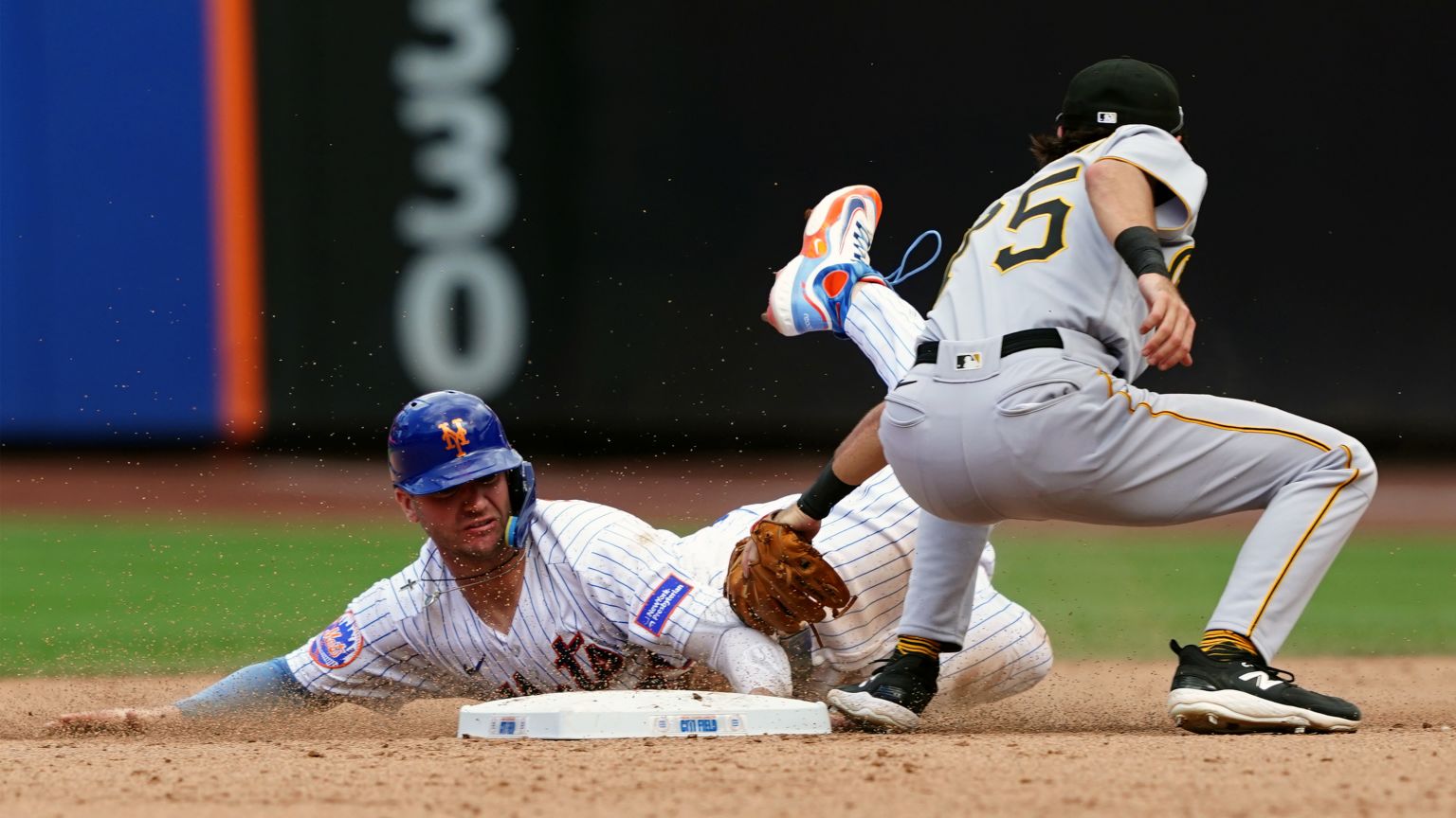 3,089 Pittsburgh Pirates Fans Stock Photos, High-Res Pictures, and Images -  Getty Images