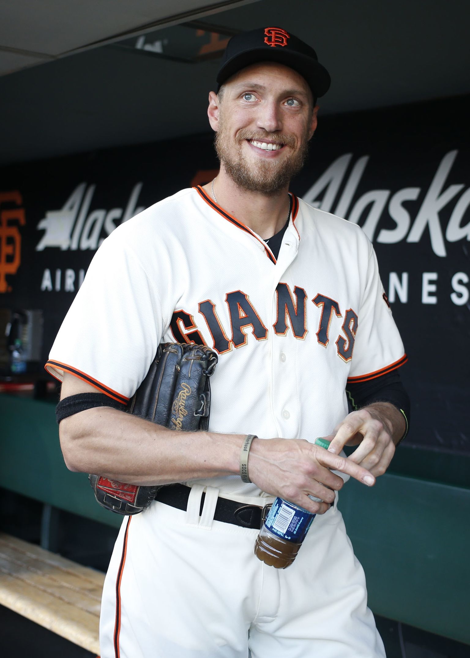 San Francisco Giants' Hunter Pence proposes to girlfriend at Disneyland