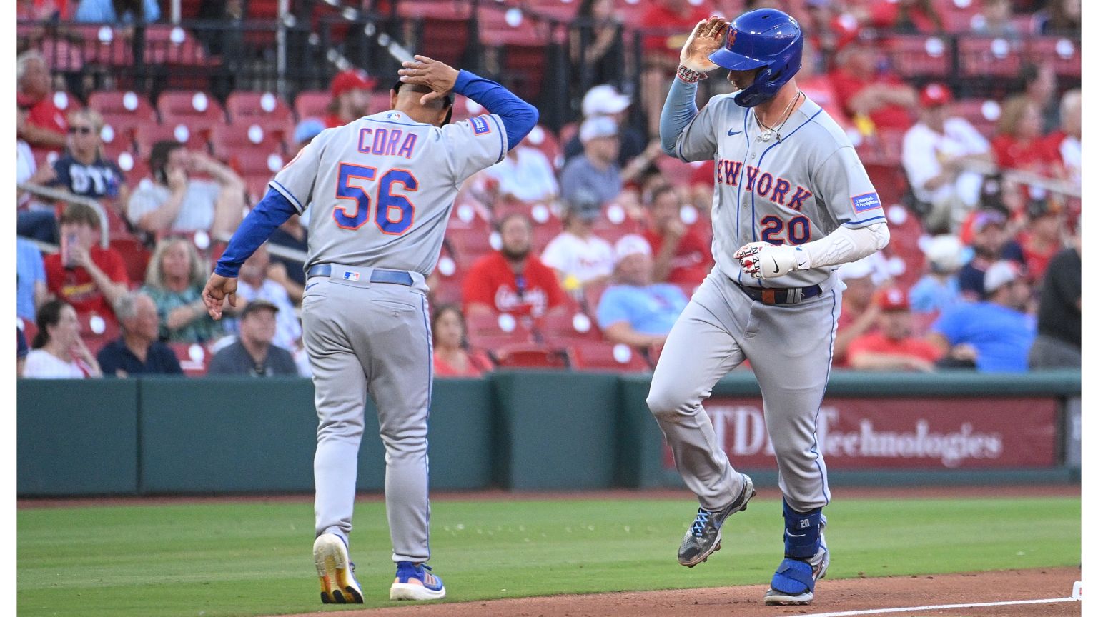 Download New York Mets Player Run Wallpaper