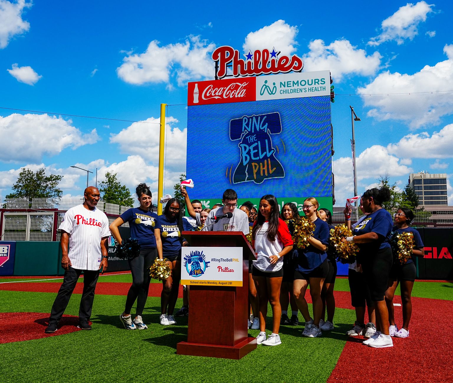 Great time last night at the @phillies Ring The Bell game! Thanks  @millerlite for the hospitality!!! . . . #paulcarpenterart…