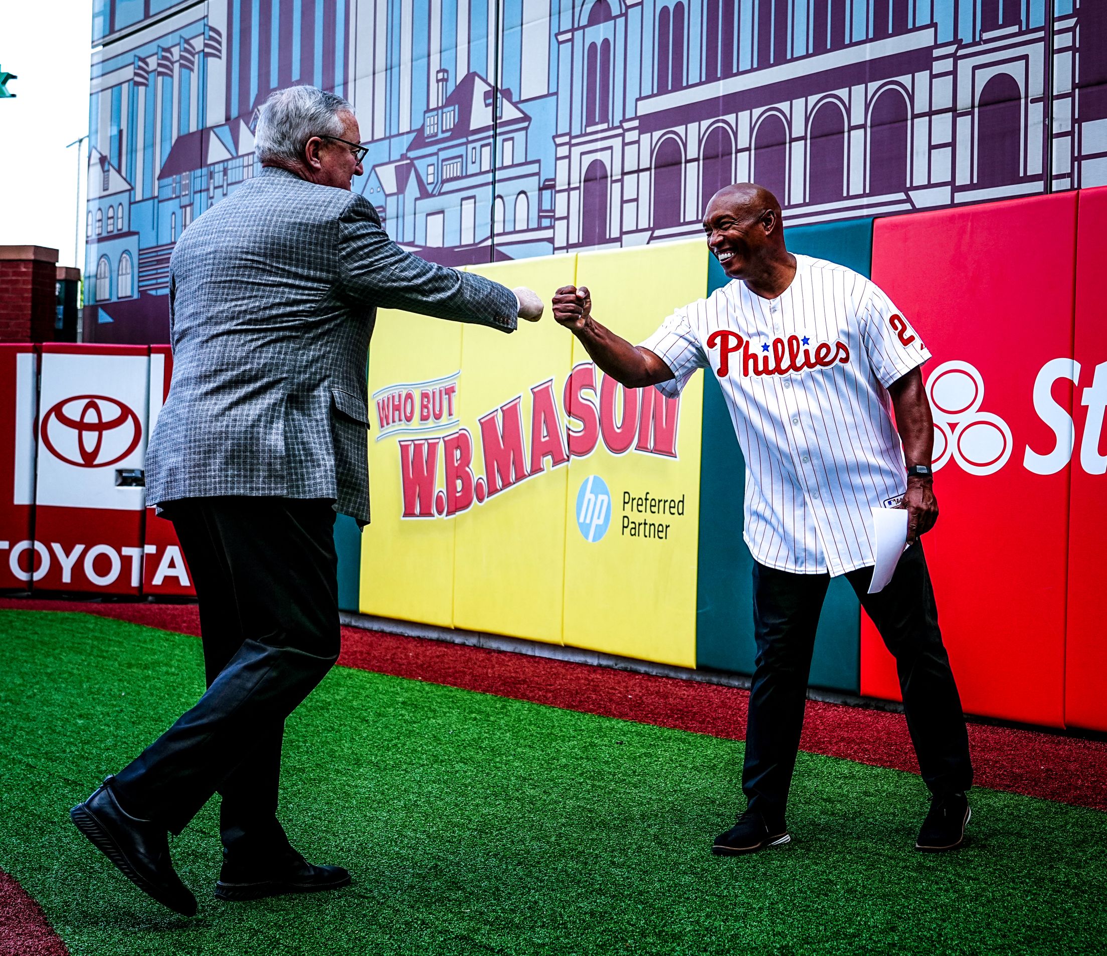 phillies-school-district-of-philadelphia-ringthebell-for-new-school
