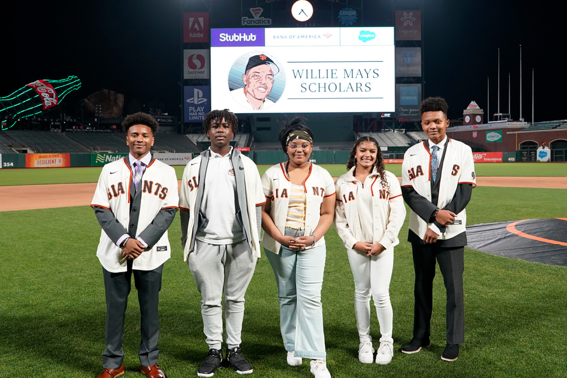 Giants prospect on sharing clubhouse with childhood idols: “It's