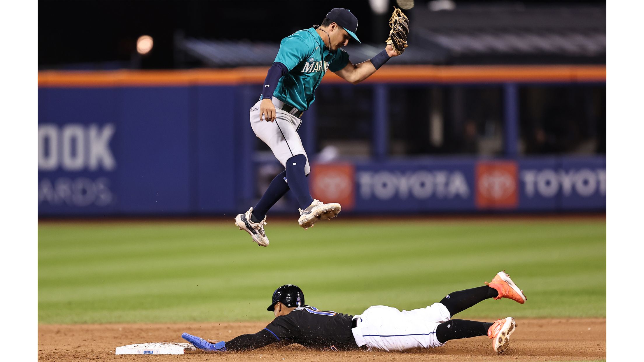 Rajai Davis' weird trip to NY Mets, Citi Field ends with a home run