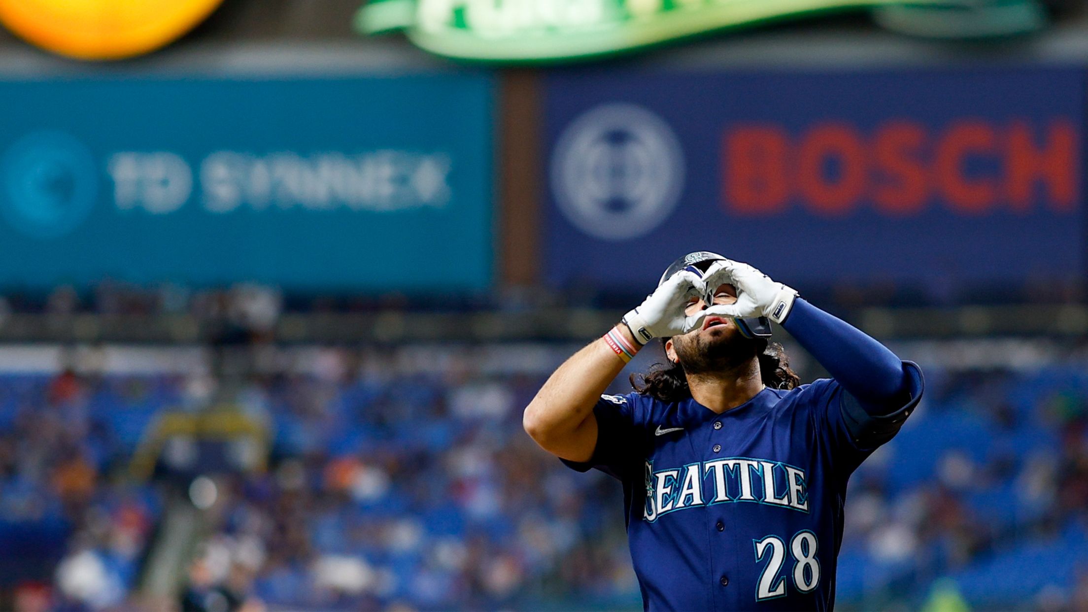 Mariners' new players embrace Seattle: 'Nothing but good vibes so far