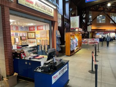 Philadelphia Phillies Authentics | MLB Authentication | MLB.com