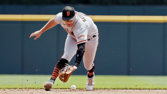 Jeff Samardzija gets big run support as Giants halt losing streak