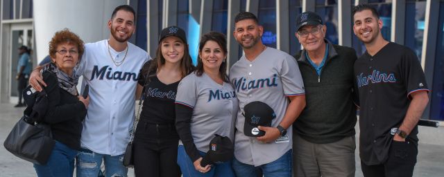 Men's T-Shirt Florida MLB 2019 Miami Marlins Members Club XL Size