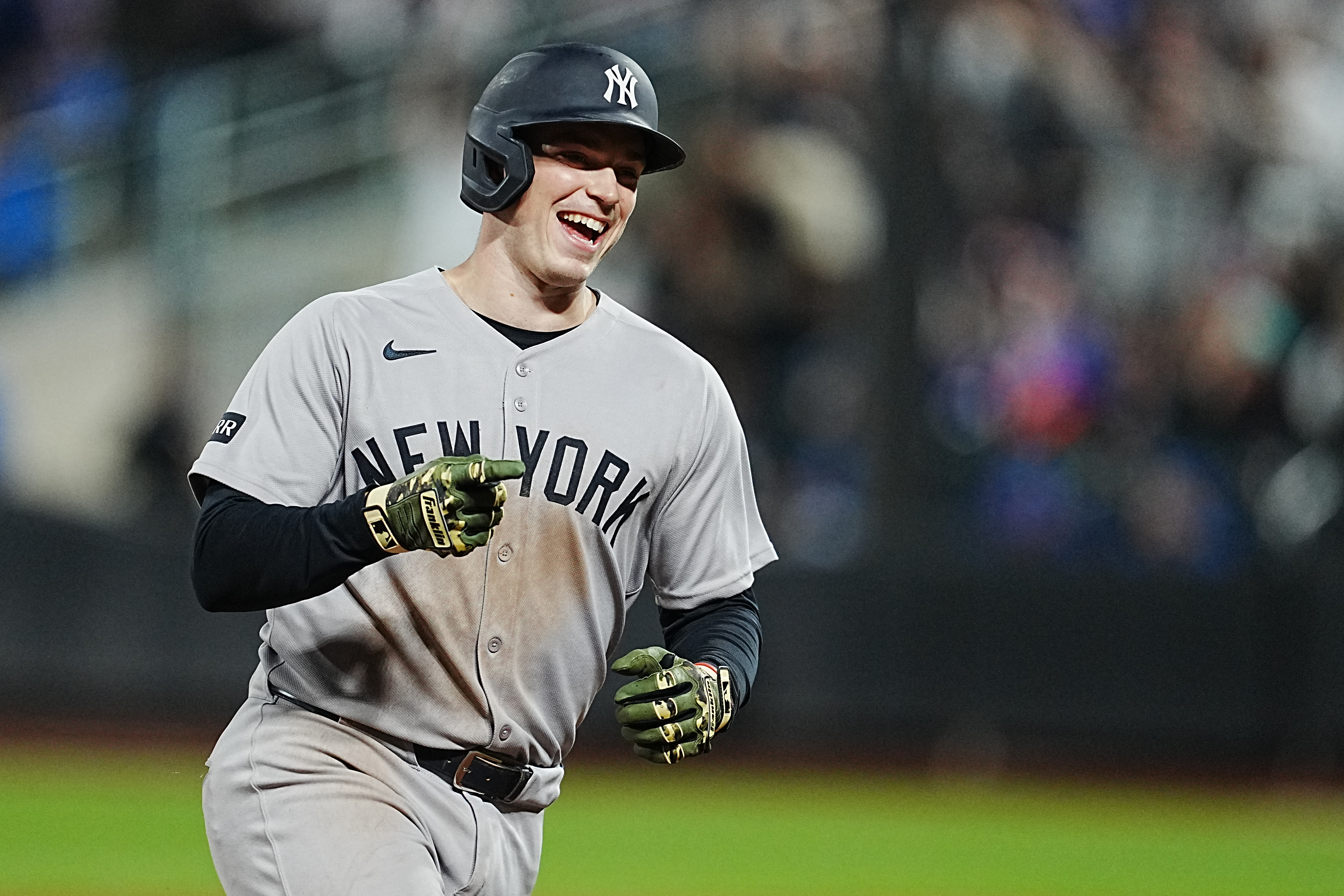 Ben Rice celebra su jonrón con los New York Yankees durante el juego del 15 de mayo de 2026 ante los New York Mets