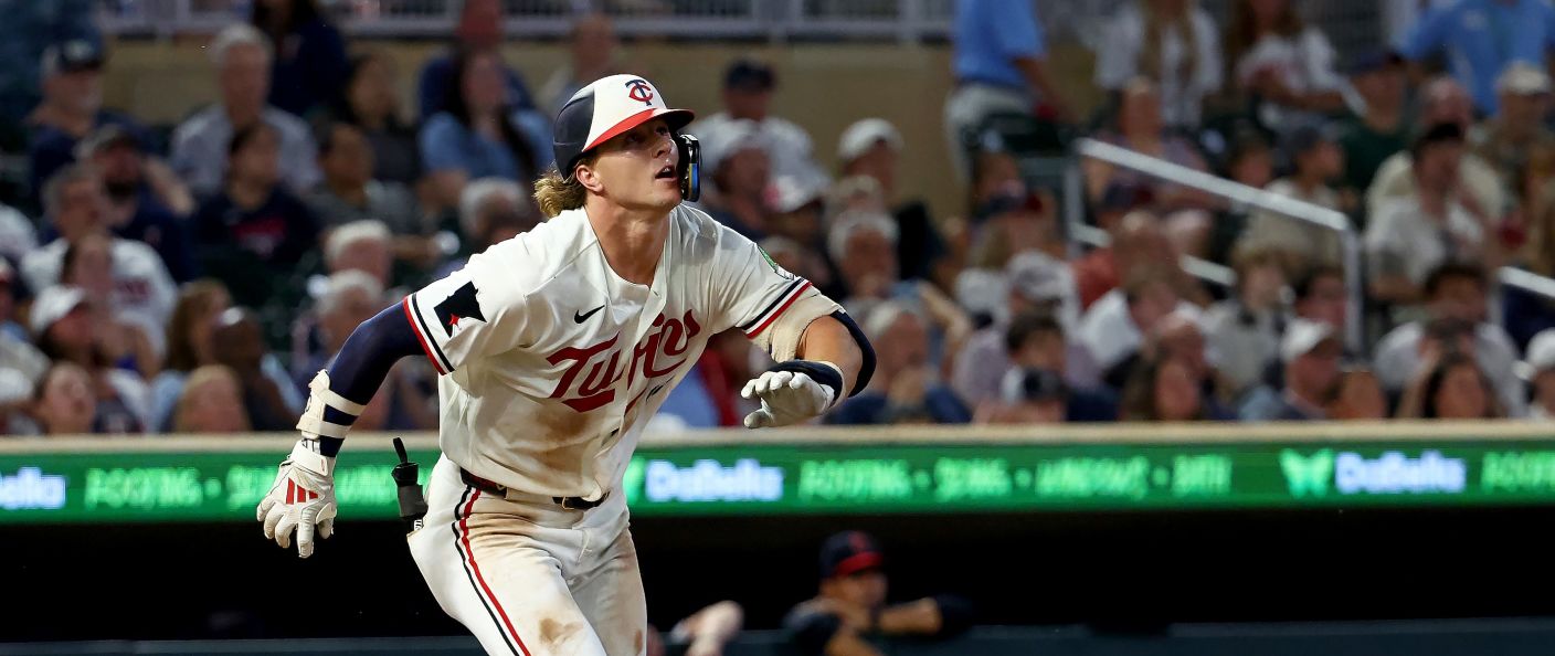 Action du match entre les Braves et les Twins, au Target Field.