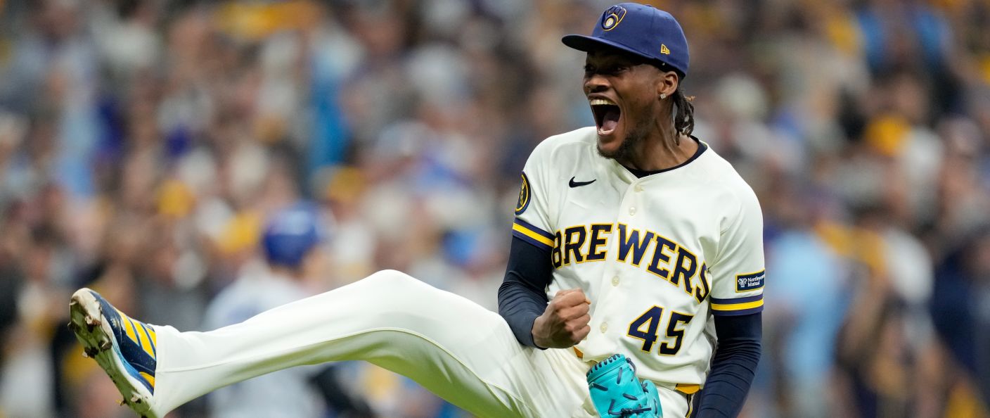 Action du match Brewers - Dodgers à l'American Family Field.