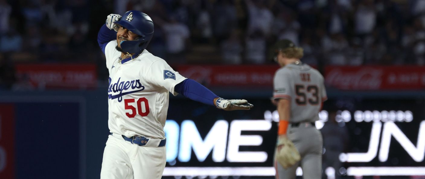 Action du match entre les Giants et les Dodgers, au UNIQLO Field at Dodger Stadium.