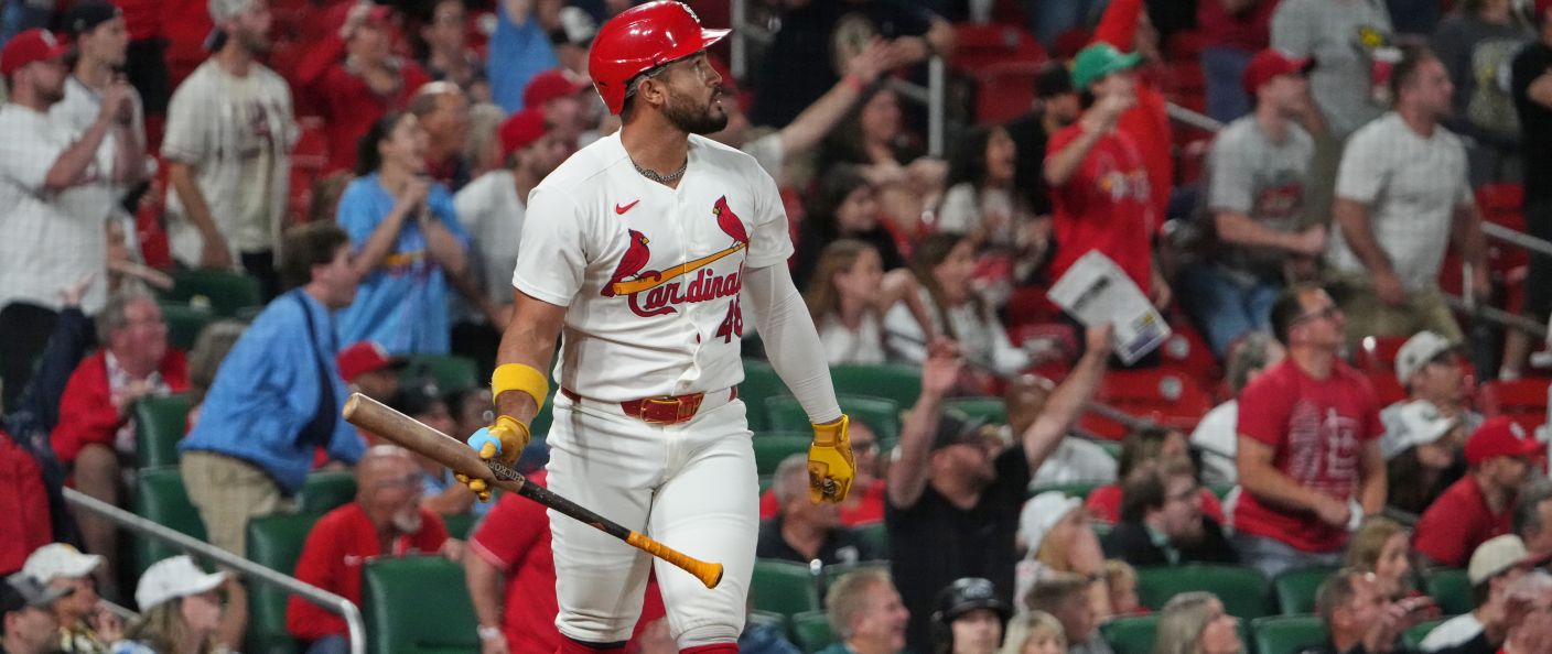 Action du match Cardinals - Pirates au Busch Stadium.
