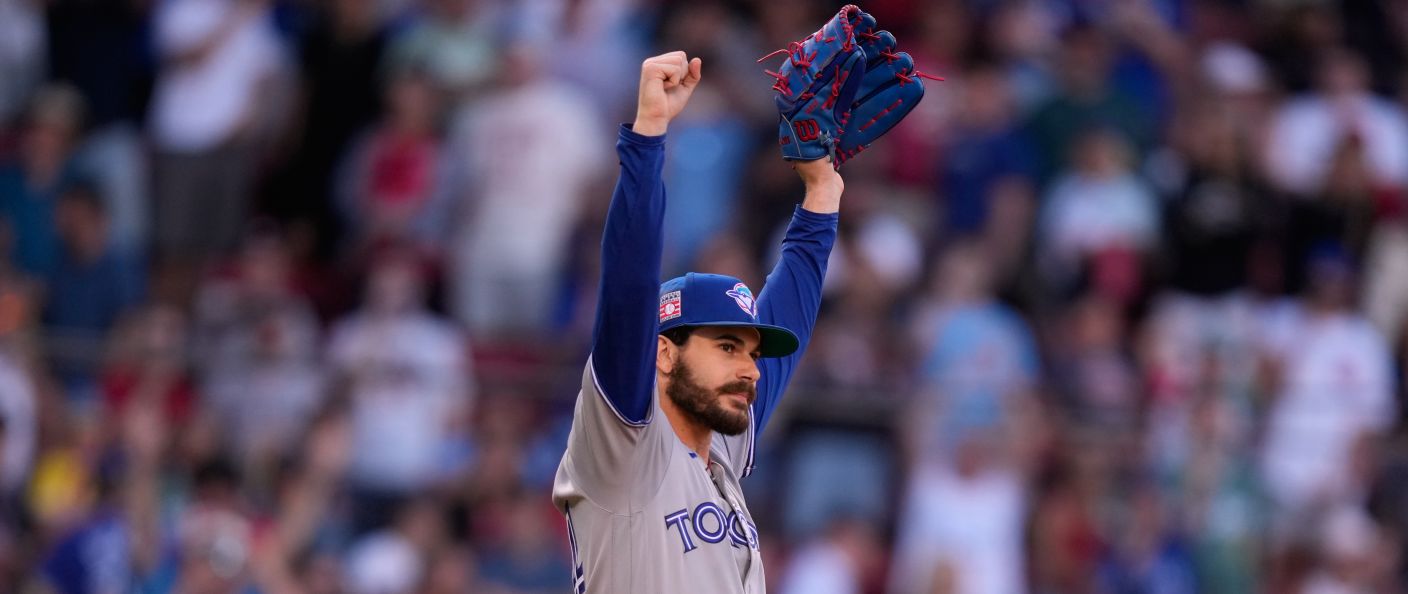 Action du match Blue Jays–Red Sox à Fenway Park.
