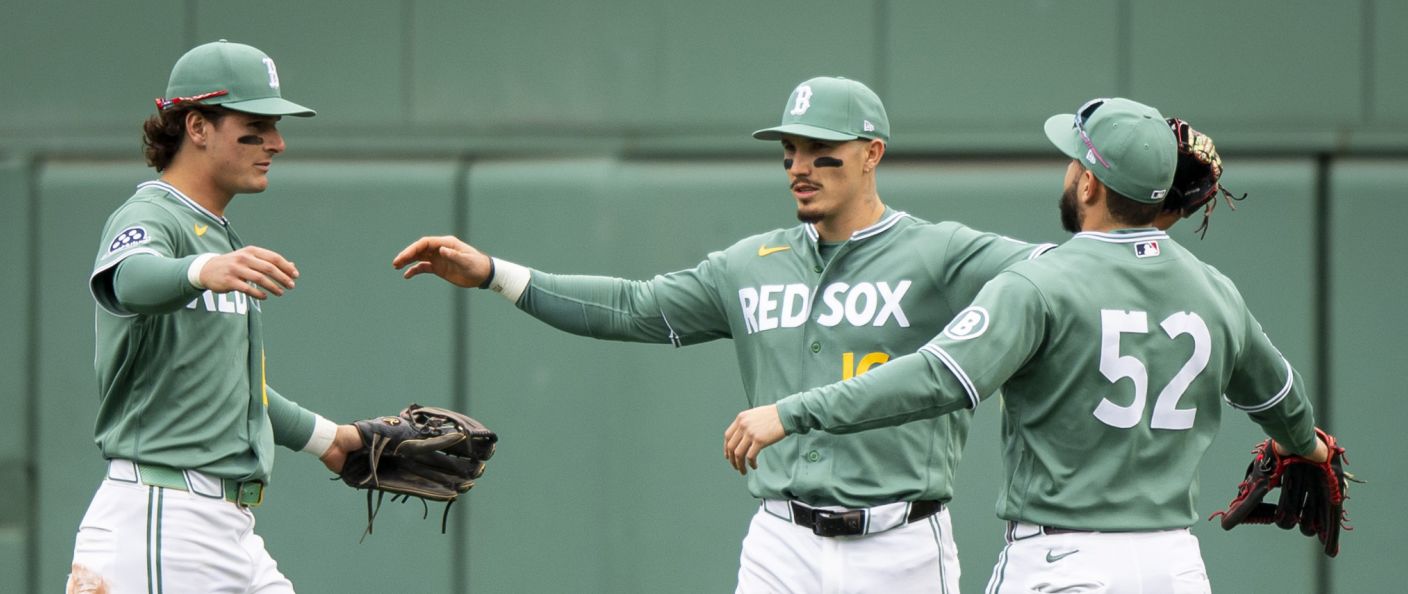 Action du match entre les Cubs et les Red Sox, au Fenway Park.
