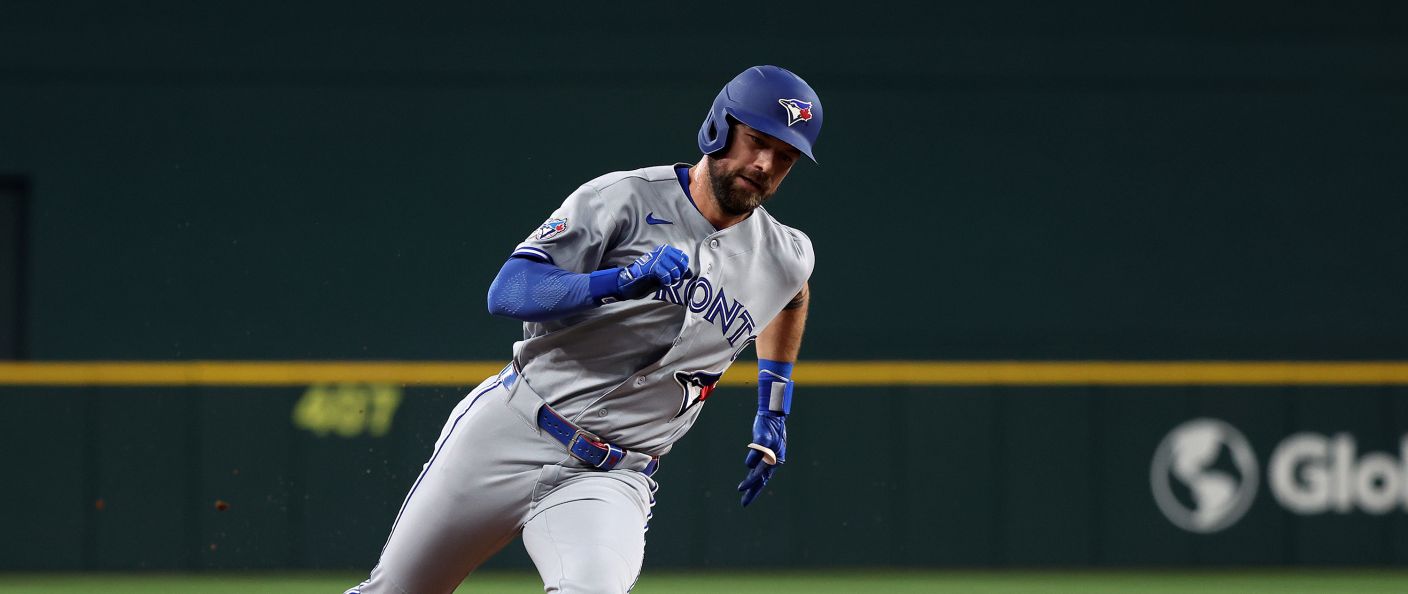 Action du match entre les Blue Jays et les Rangers, au Globe Life Field.