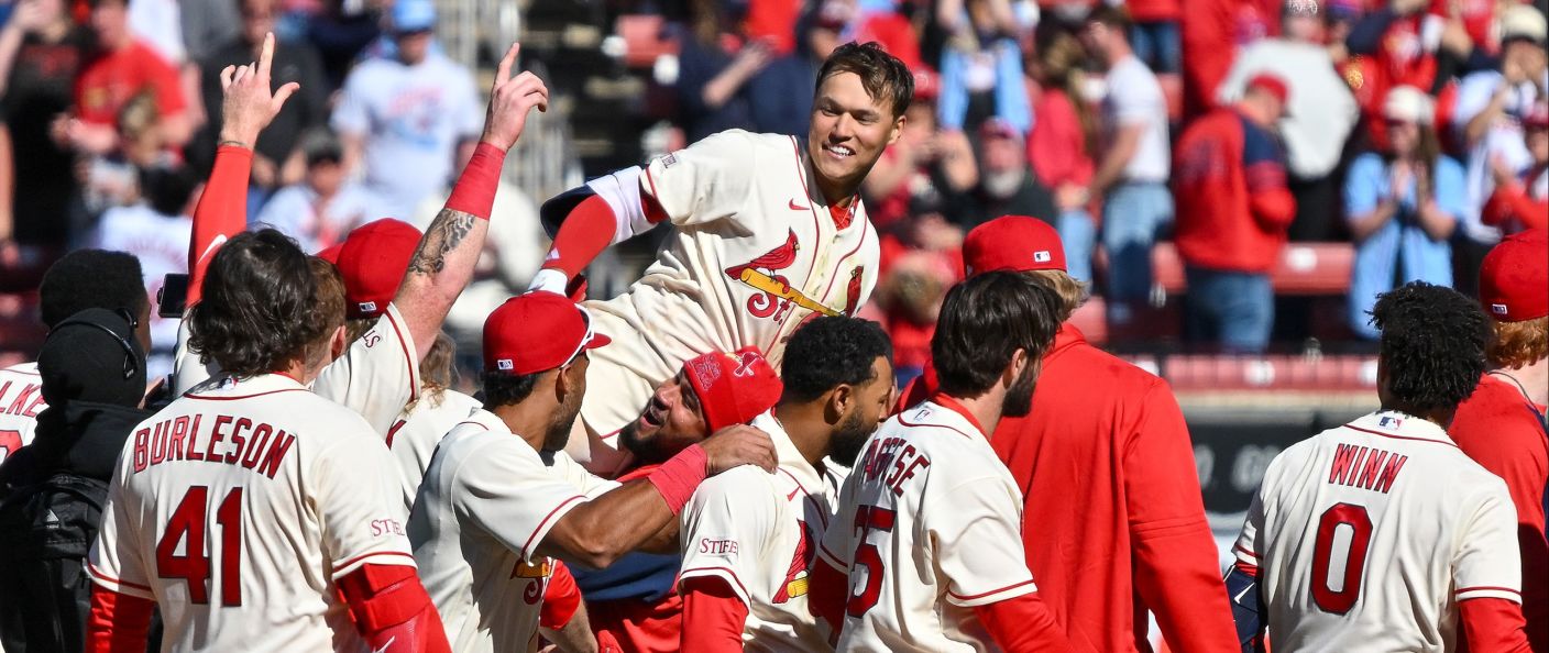 Action du match entre les Rays et les Cardinals, au Busch Stadium.