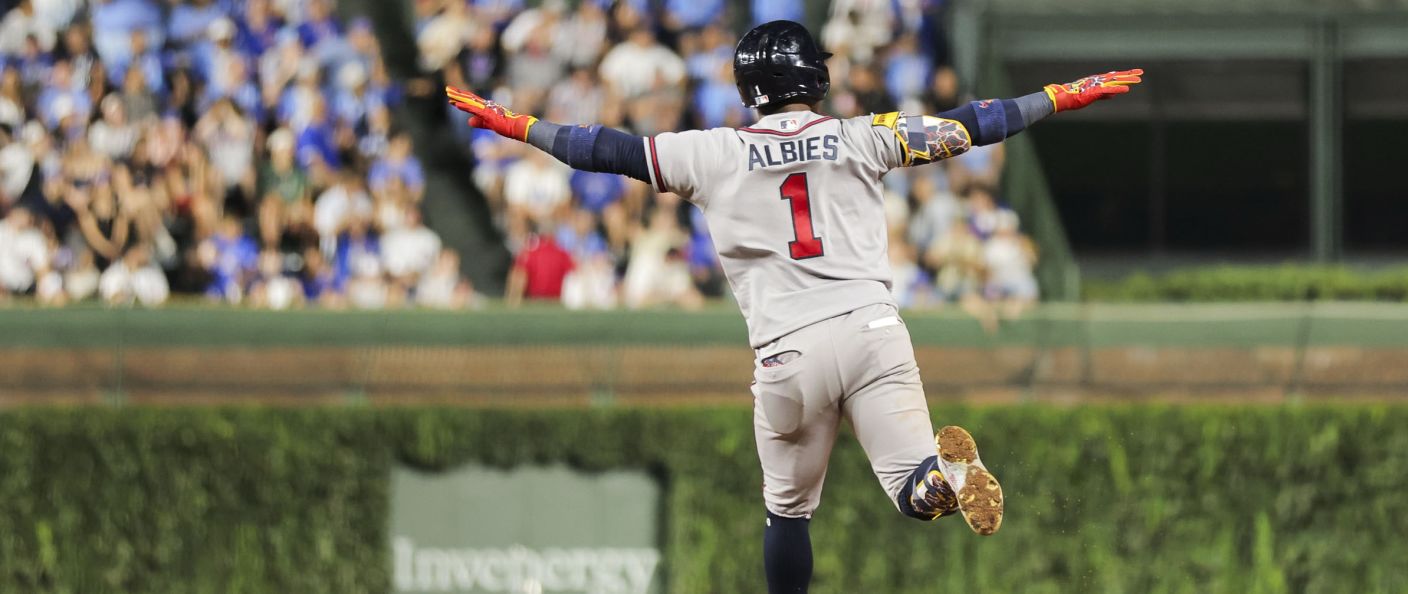 Action du match entre les Braves et les Cubs, au Wrigley Field.