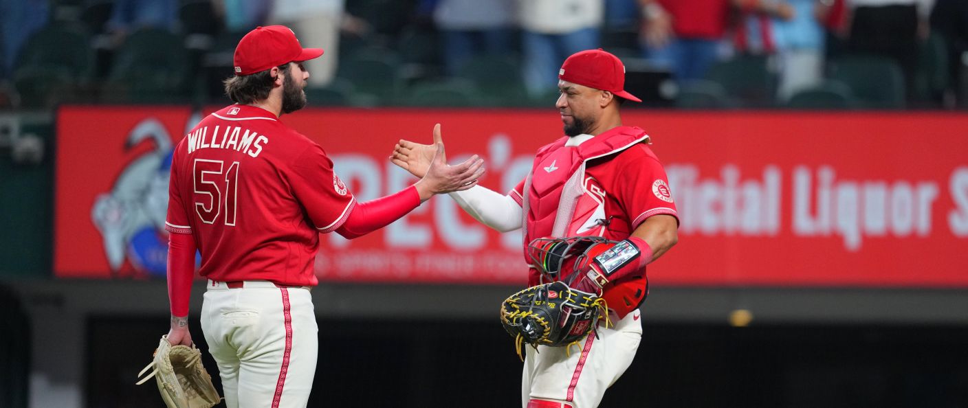 Action du match entre les Blue Jays et les Rangers, au Globe Life Field.