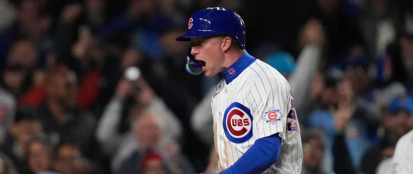 Action du match Cubs - Reds au Wrigley Field.