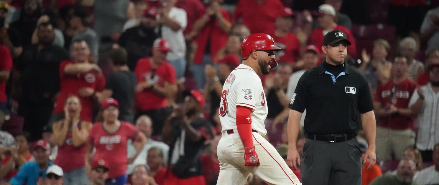 Action du match entre les Padres et les Reds, au Great American Ball Park.