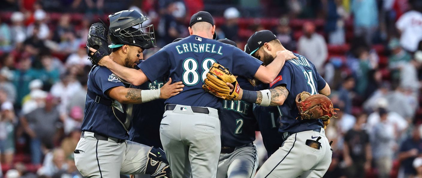 Action du match entre les Mariners et les Red Sox, au Fenway Park.