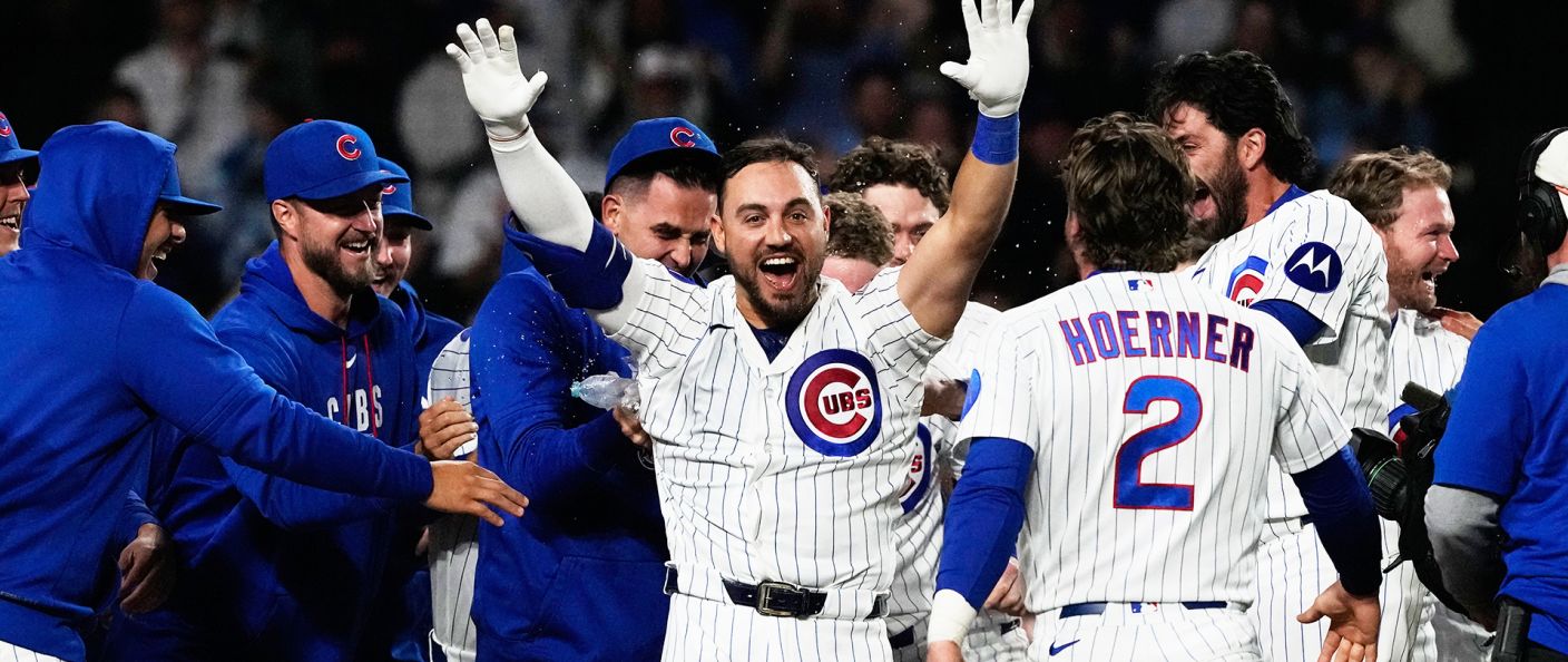 Action du match Cubs - Reds au Wrigley Field.