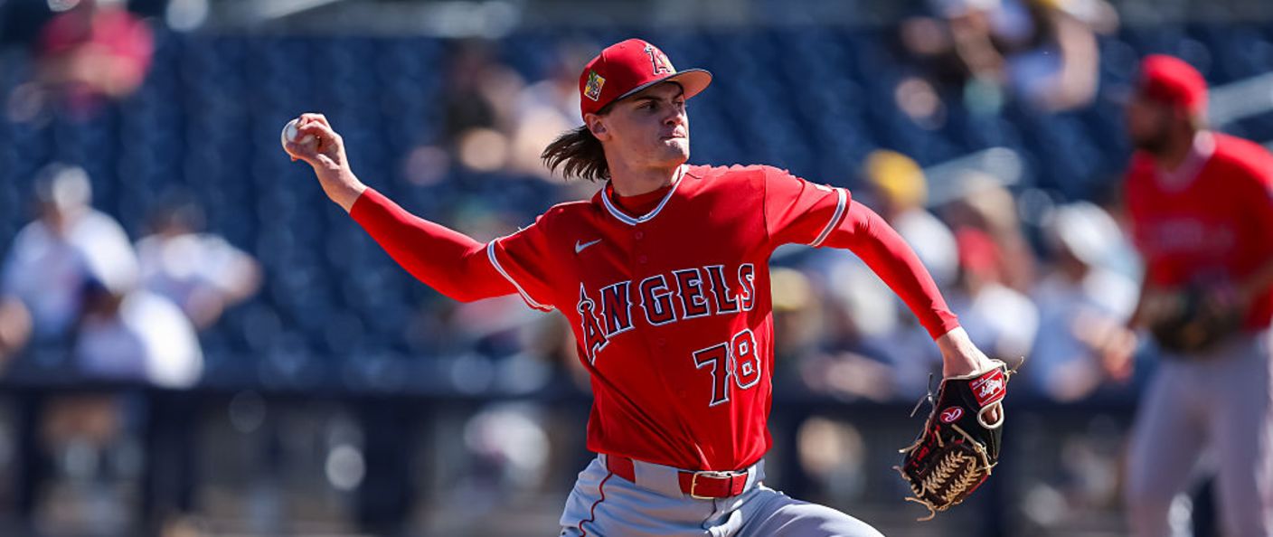Action du match Angels - Mariners au Angel Stadium.