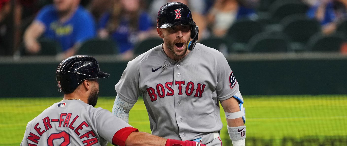Action du match entre les Red Sox et les Rangers, au Globe Life Field.