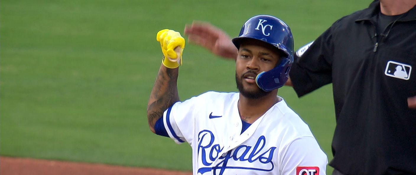 Action du match entre les Athletics et les Royals, au Kauffman Stadium.
