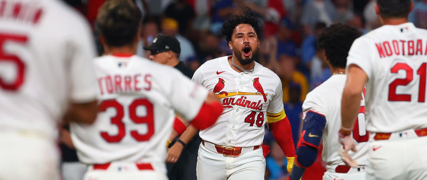 Iván Herrera célèbre le walk-off des Cardinals contre les Cubs.