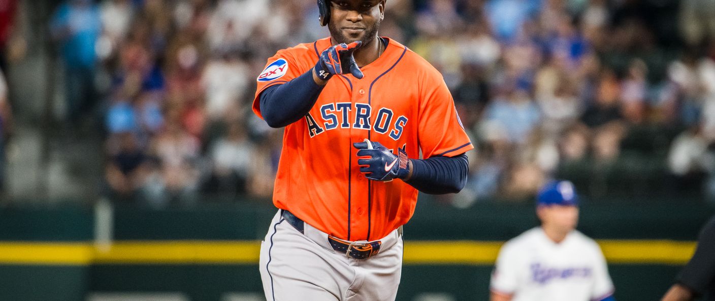 Action du match Rangers - Astros au Globe Life Field.