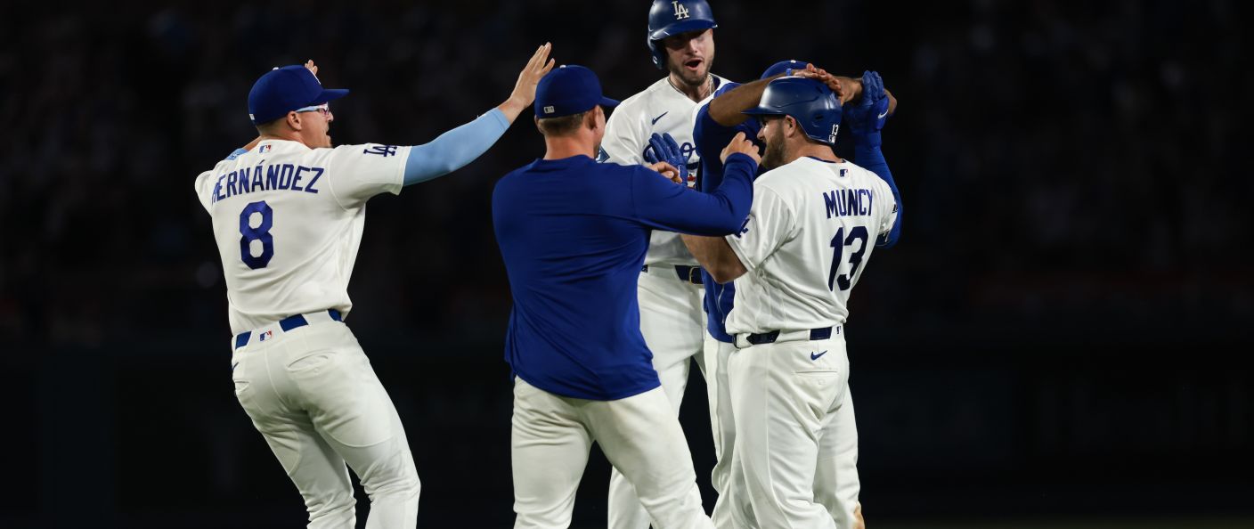 Action du match Dodgers - Royals au UNIQLO Field at Dodger Stadium.
