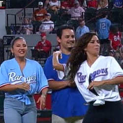 Eva Longoria gets standing ovation for her baseball skills