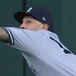 Marwin Gonzalez's tough catch, 04/28/2022