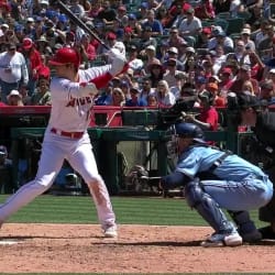 大谷翔平 ¹⁷ 🦄 Ohtani Shohei ¹⁷ on X: Whit Merriffield tagging Ohtani or  what….. Or he knows Ohtani is 6'5 and not 6'4 .@angels update Ohtani's  height and weight already  /