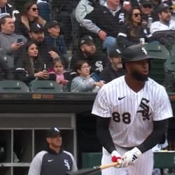 Luis Robert Jr.'s solo home run (2), 04/03/2023