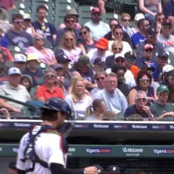 Video: Mariners' Eugenio Suarez shows off impressive soccer juggling skills