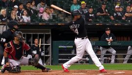 Eloy Jimenez hits 471-foot moonshot