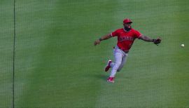 Los Angeles Dodgers second baseman Hanser Alberto (17) throws to