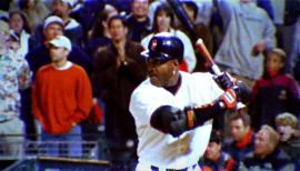 San Francisco Giants' Barry Bonds bumps into the outfield wall