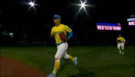 Joely Rodríguez caught relaxing in Coors batters eye