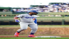 Teoscar Hernández Stats, Age, Position, Height, Weight