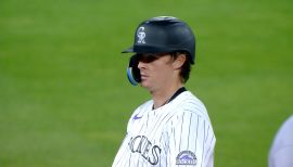 スポーツ選手 Mickey FOSSIL｜Disney Mickey Mouse x Fossil ミッキーマウス サッカー