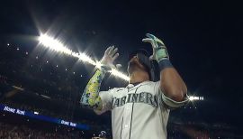 Mariners star Julio Rodriguez joins 25-25 club against Padres