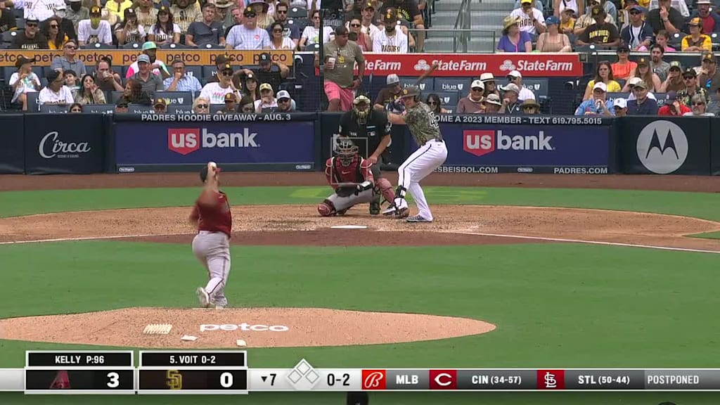 Luke Voit homers to left field, 07/17/2022