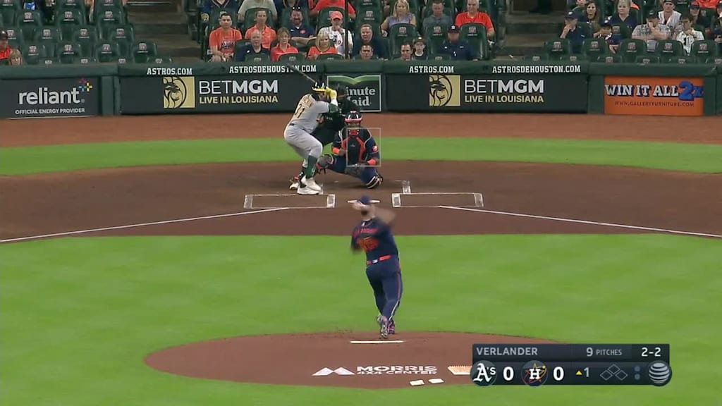 Vimael Machin batea rodado de out, segunda base Aledmys Diaz a primera base Yuli Gurriel.