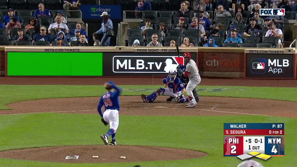 Jean Segura grounds into a double play shortstop Francisco Lindor to first baseman Pete Alonso. Nick Castellanos out at 2nd. Jean Segura out at 1st