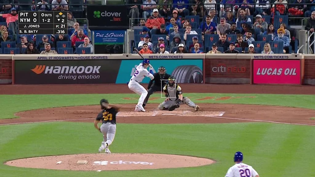 Oneil Cruz's smooth play up the middle | 04/16/2024