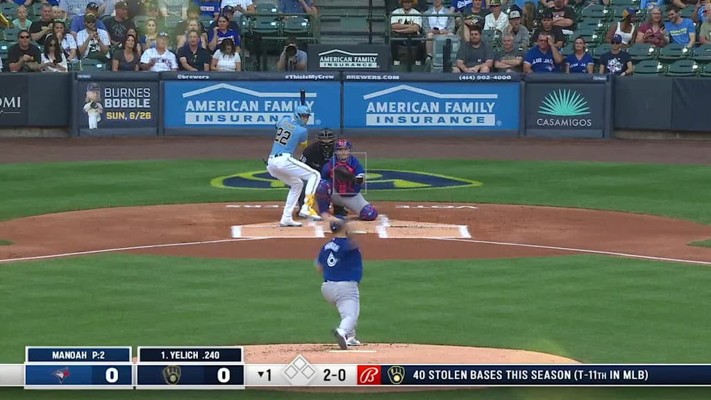 Christian Yelich of the Milwaukee Brewers singles during the